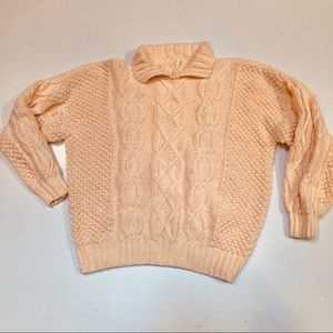 Southern Cross women’s Sweater. Pullover. Collared. Sz M.  Light Apricot color